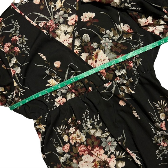 NWOT Black Floral Surplice V-Neck Bell Sleeve Dress 4XL - Picture 11 of 16